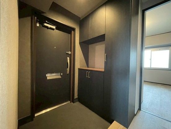 Renovated 3LDK Apartment in Kobe Port Island - Thumbnail 2