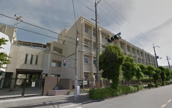 6DK Detached House with Japanese Rooms in Osaka's Yodogawa Ward - Thumbnail 2