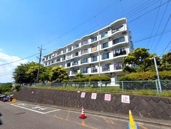 2LDK Apartment for Sale in Yokohama Sakae Ward 73.51m² - Thumbnail 2