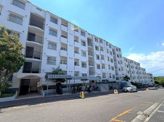 2LDK Apartment for Sale in Yokohama Sakae Ward 73.51m² - Thumbnail 3