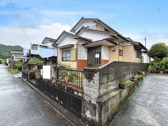 Renovated 4LDK Detached House in Nobeoka, Miyazaki - Thumbnail 2