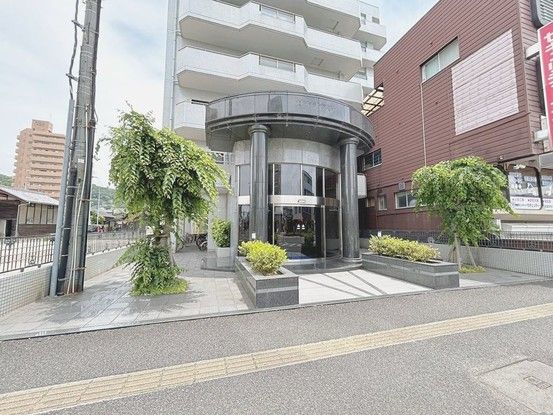 Renovated 3LDK Apartment in Matsuyama, Ehime - Thumbnail 2