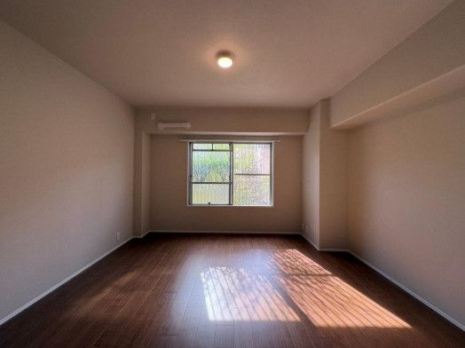 Spacious 3LDK Apartment for Sale in Minoo, Osaka - Thumbnail 4