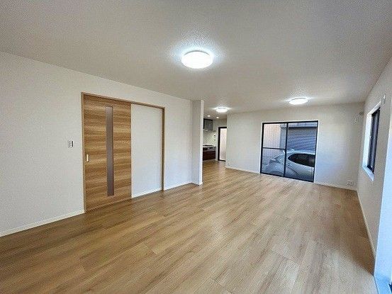 Renovated 3LDK House in Takarazuka with Corner Lot - Thumbnail 3