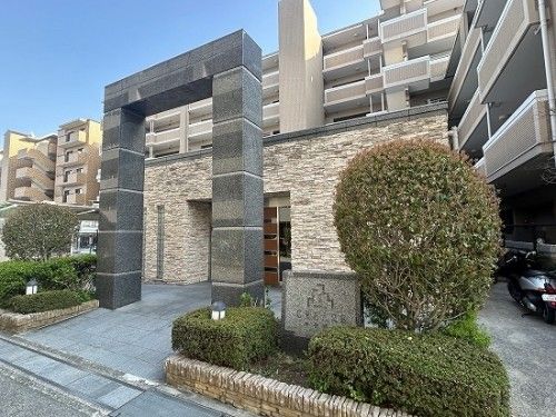Renovated 3LDK Apartment in Koshien-guchi, Nishinomiya - Thumbnail 3