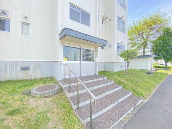 3LDK Apartment for Sale in Hiragishi, Sapporo with Private Garden - Thumbnail 2