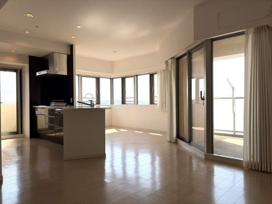 4LDK Apartment in The Lions Ikeda Complex, Ikeda City, Osaka - Thumbnail 2