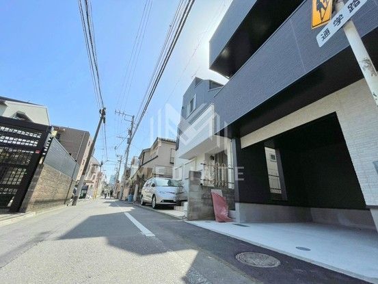2SLDK 77sqm Detached House in Shinjuku, Tokyo - Thumbnail 3