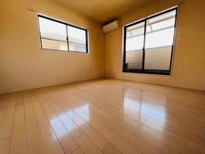 Spacious 4LDK House in Sennan City with Double Parking — Image 3, Sennan, Osaka