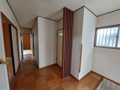 Spacious 4DK House in Yamanotedai with Double Parking — Image 3, Kumatori, Osaka