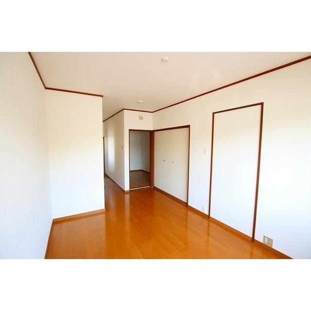 Sophia Shitobe Duplex Apartment Building for Sale in Tsuyama - Thumbnail 4