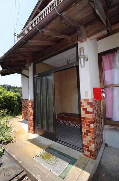 No.168 A two-story detached house in front of a venerable shrine along a convenient national highway. - Okuizumi Living Memo | Oku-Izumo Town Migration, Settlement, Employment, Child-Rearing Information — Image 1, Okuizumo, Shimane
