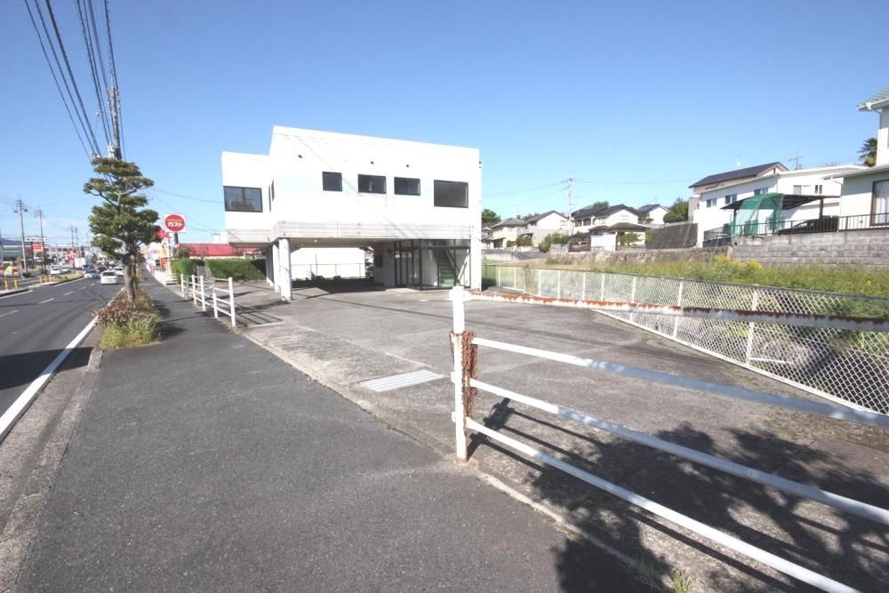 Office Building for Sale in Tsuyama, Okayama with Large Parking - Thumbnail 2