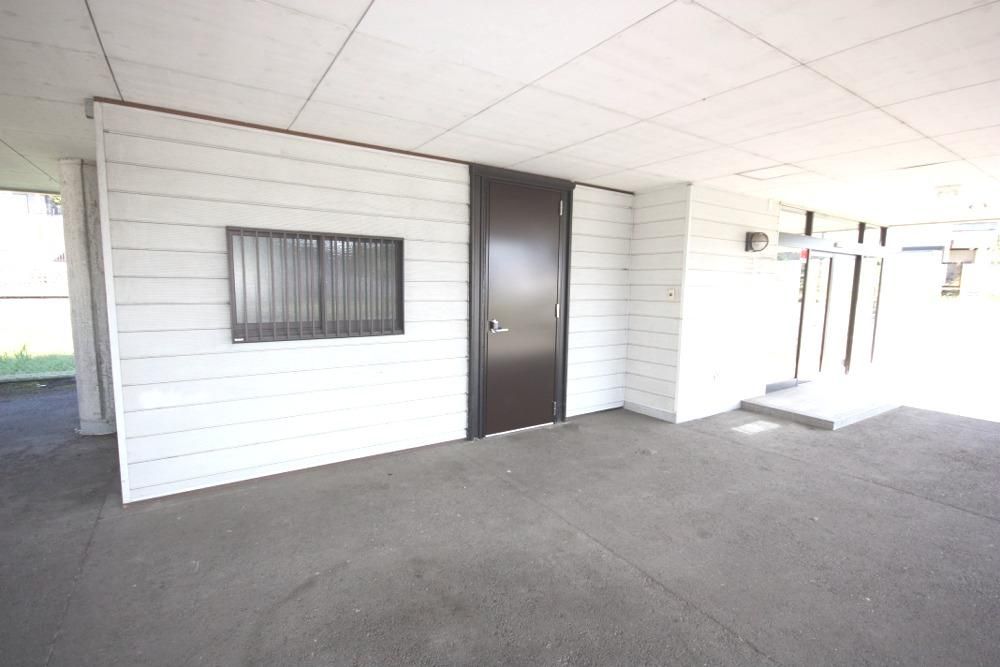 Office Building for Sale in Tsuyama, Okayama with Large Parking - Thumbnail 4