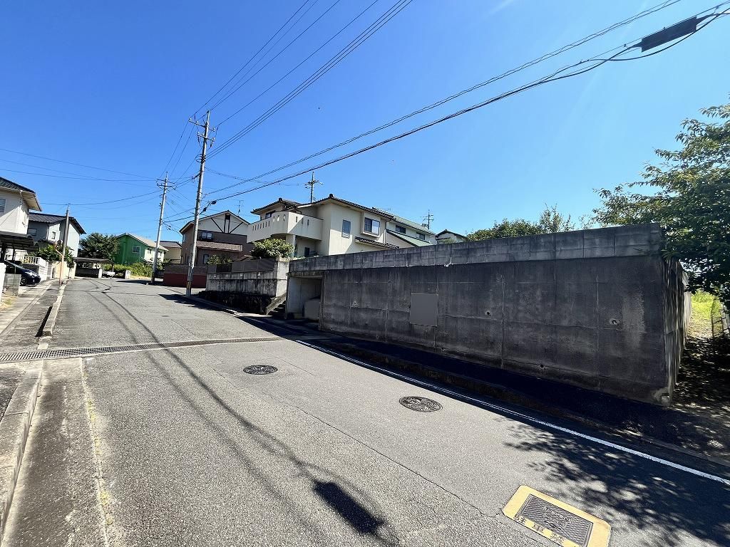 Land for Sale in Asakuchi City, Okayama with Sunken Garage - Thumbnail 2