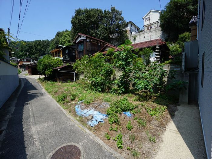 Land with Field and Old House for Sale in Tamano, Okayama - Thumbnail 2