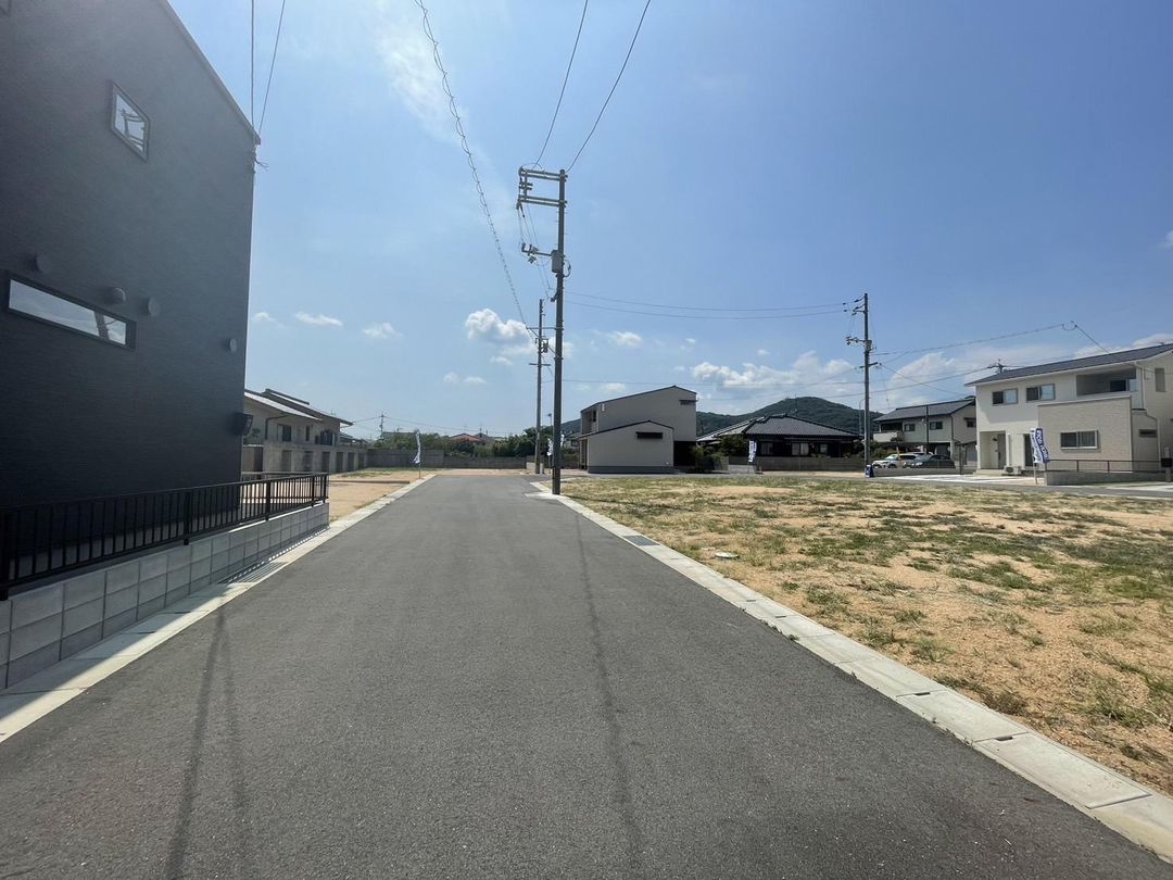 48.7 Tsubo Land for Sale in Okayama's Spacious Family Development - Thumbnail 2