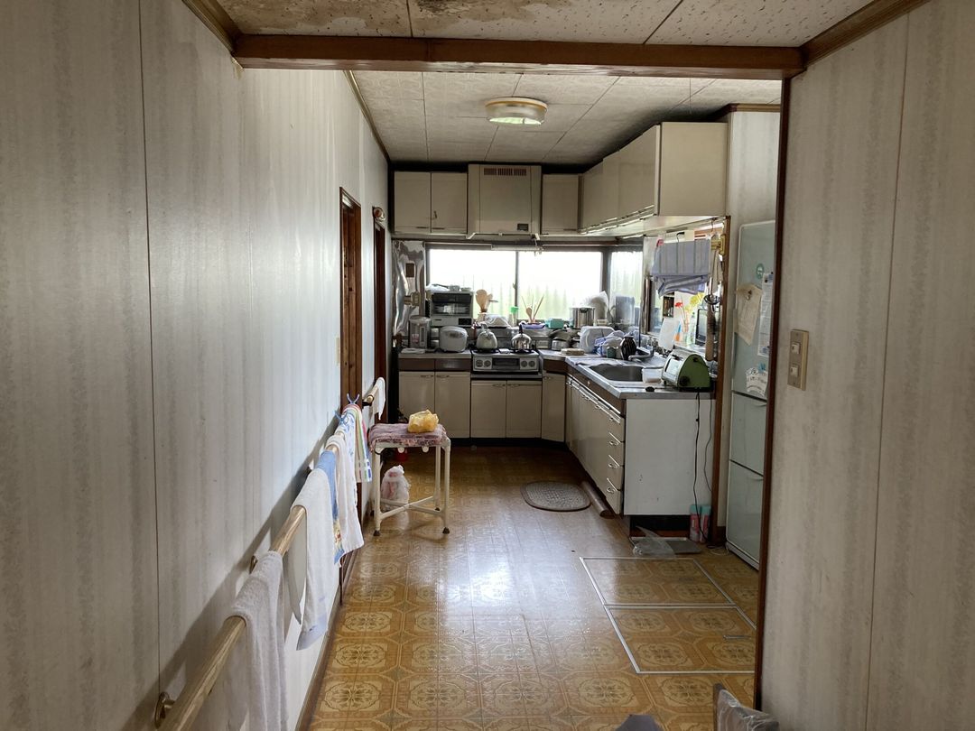 1960 Traditional House with 3 Buildings on Large Lot in Oyama - Thumbnail 4