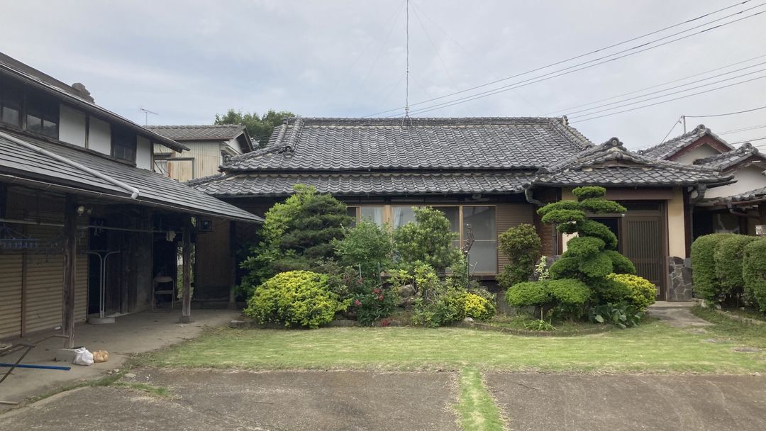 1960 Traditional House with 3 Buildings on Large Lot in Oyama - Thumbnail 2