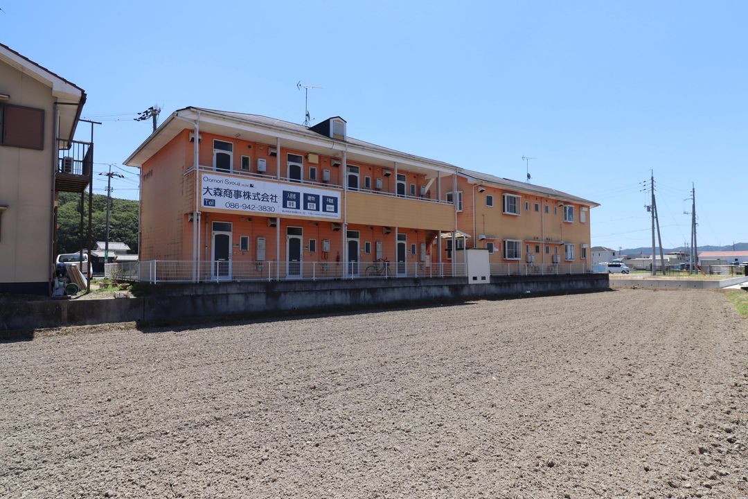 12-Unit Income Apartment Building in Setouchi City, Okayama - Thumbnail 2