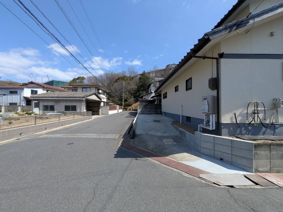 Renovated 3SLDK House with Parking in Hayashima, Okayama - Thumbnail 3