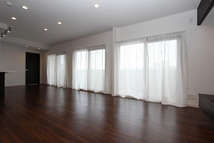 3LDK Apartment in Kurashiki with Renovated Interior & South Balcony - Thumbnail 4