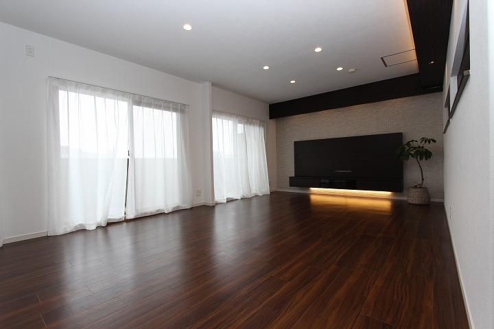 3LDK Apartment in Kurashiki with Renovated Interior & South Balcony - Thumbnail 2