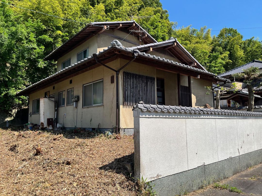 112 Tsubo Land for Sale in Kasaoka, Okayama with Panoramic Views - Thumbnail 2