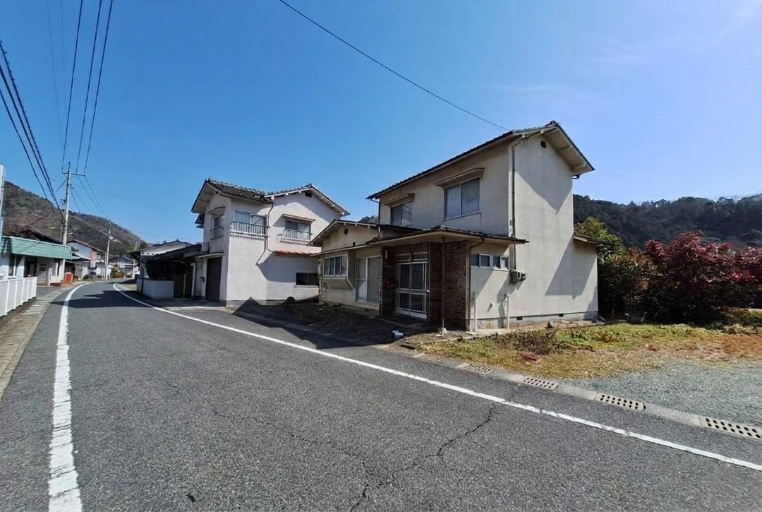 5DK House for Sale in Mimasaka City, Okayama | 114 Tsubo Land - Thumbnail 2