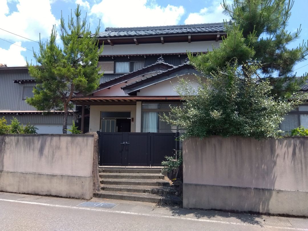 Modern Home with Mountain Views in Ono City's Terraced Rice Fields - Thumbnail 4