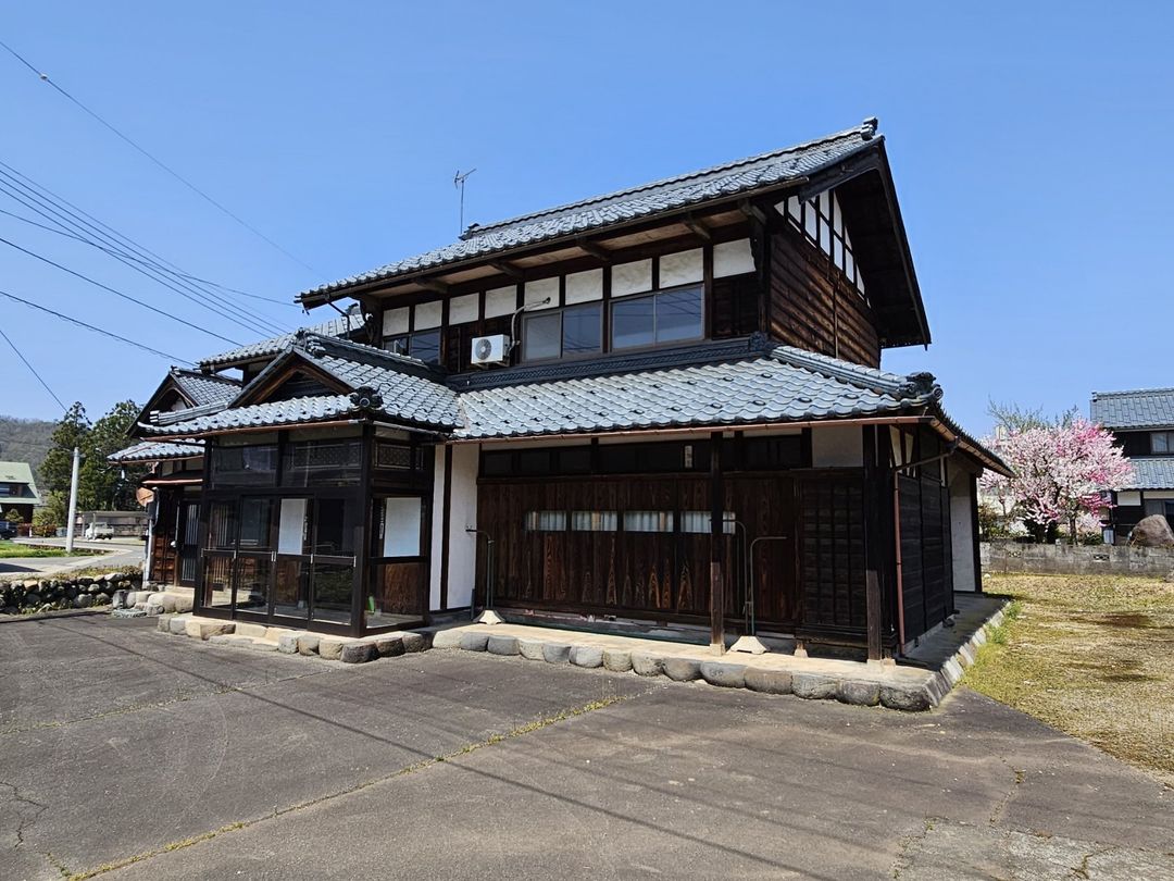 207 sqm House with Garage for Sale in Ono, Fukui - Thumbnail 2