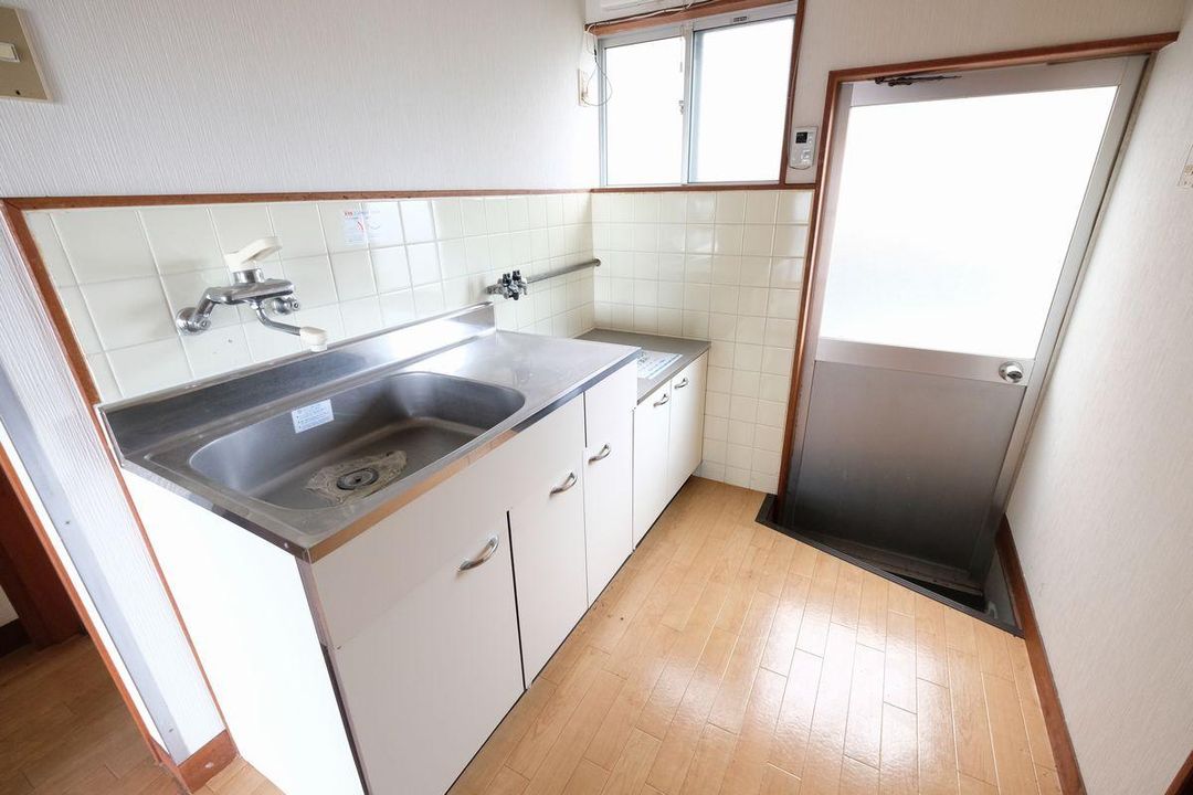 Two Apartment Buildings with Monthly Parking Lot in Kurashiki - Thumbnail 4