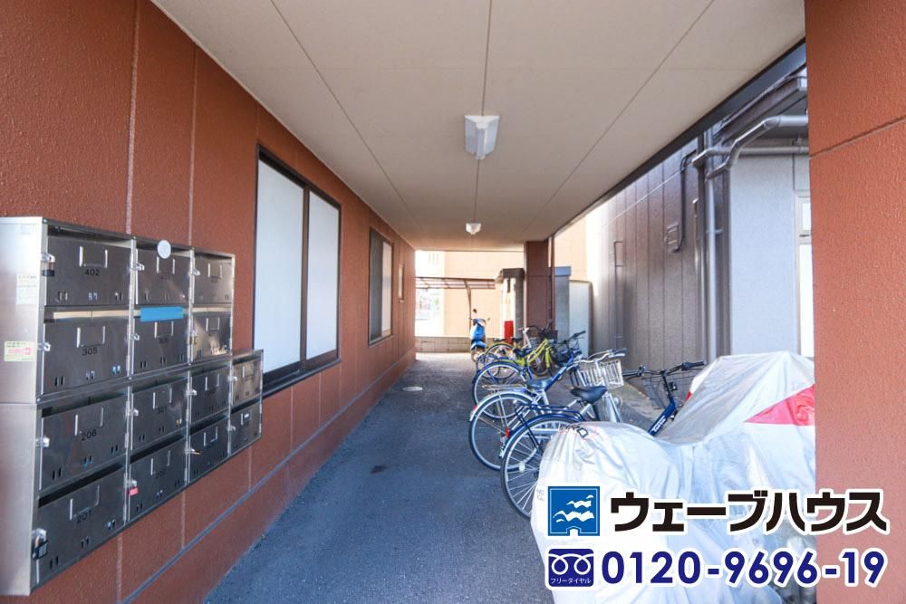 16-Unit Apartment Building for Sale in Okayama City with Shops - Thumbnail 3