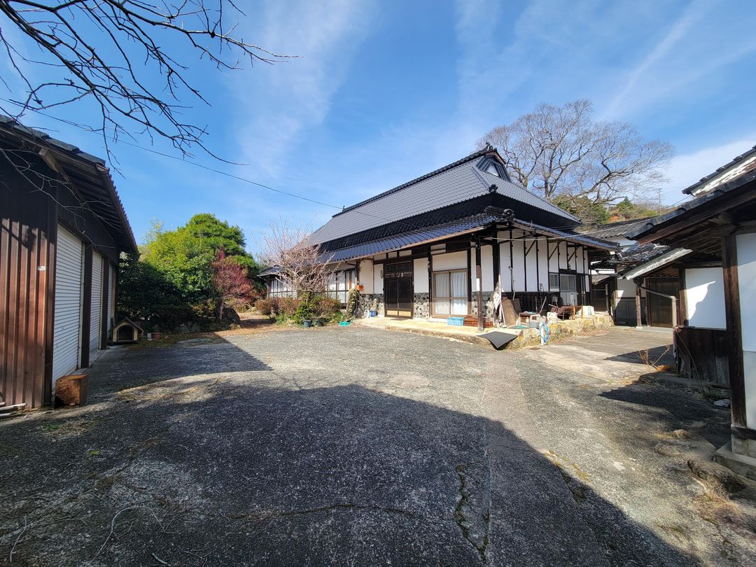 8DK Traditional House for Sale in Tsuyama, Okayama - Thumbnail 3