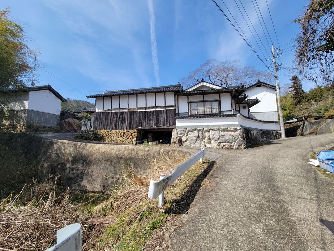 8DK Traditional House for Sale in Tsuyama, Okayama - Thumbnail 2