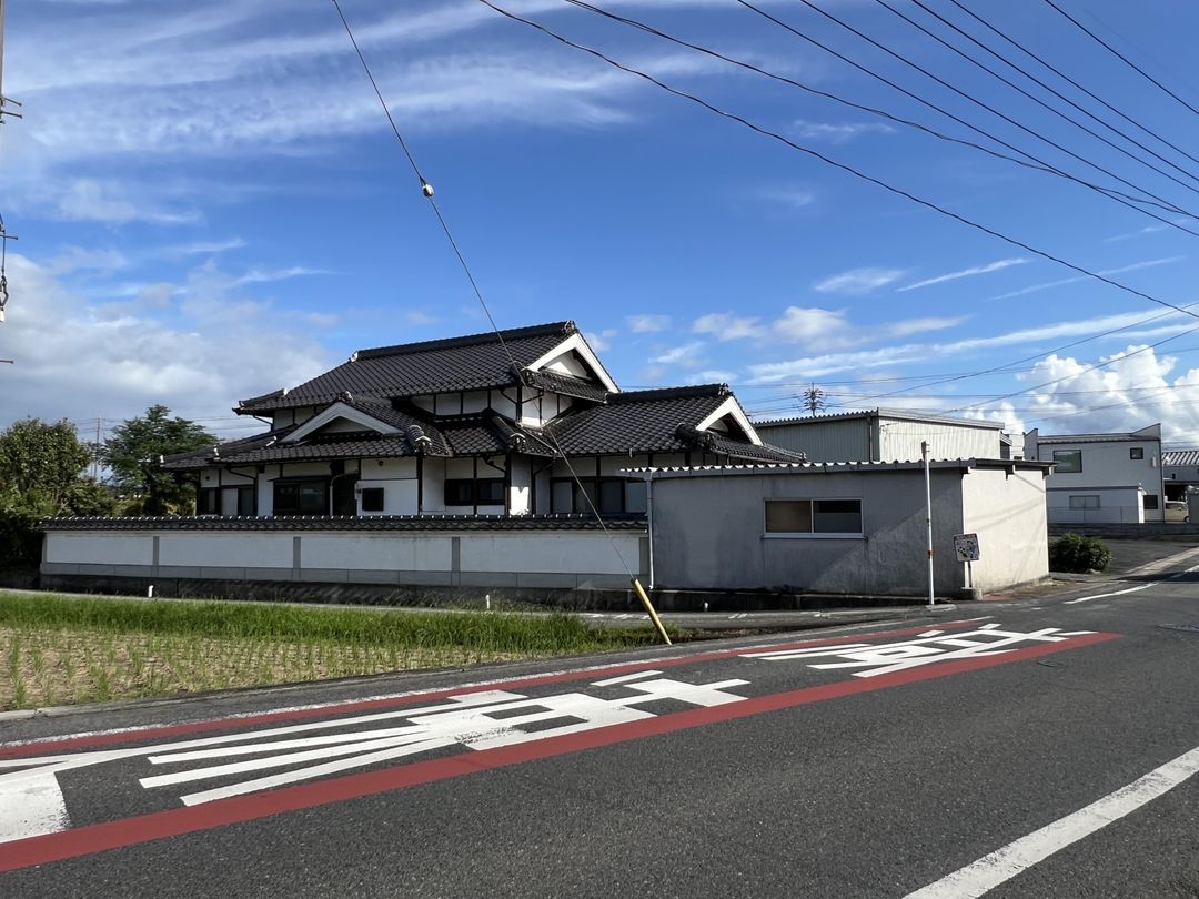 5DK Single-Story House with Large Garden & Parking in Tsuyama - Thumbnail 2
