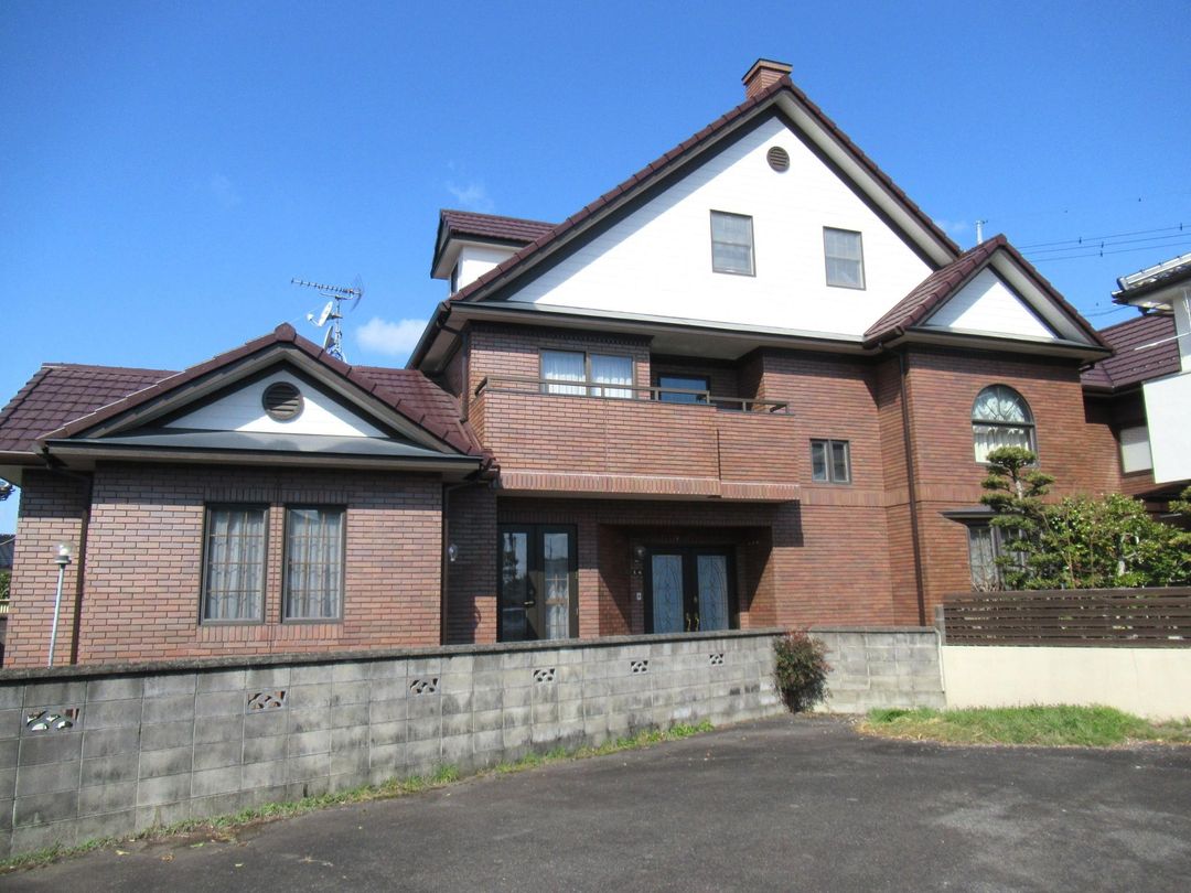 7LDK Spacious 3-Story House for Sale in Tsuyama, Okayama - Thumbnail 2