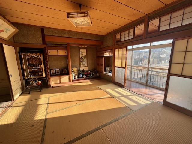 Traditional Home with Guest House & Land in Kasaoka, Okayama - Thumbnail 4