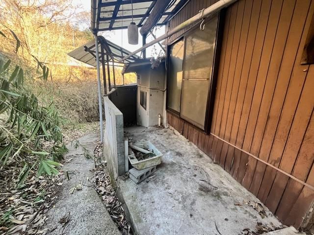 Traditional Home with Guest House & Land in Kasaoka, Okayama - Thumbnail 2