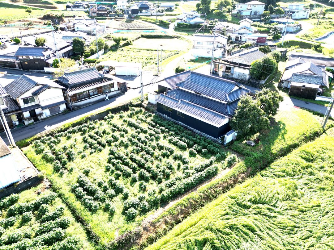 1930 Kominka in Akaiwa with Garden and Fields - Image 1