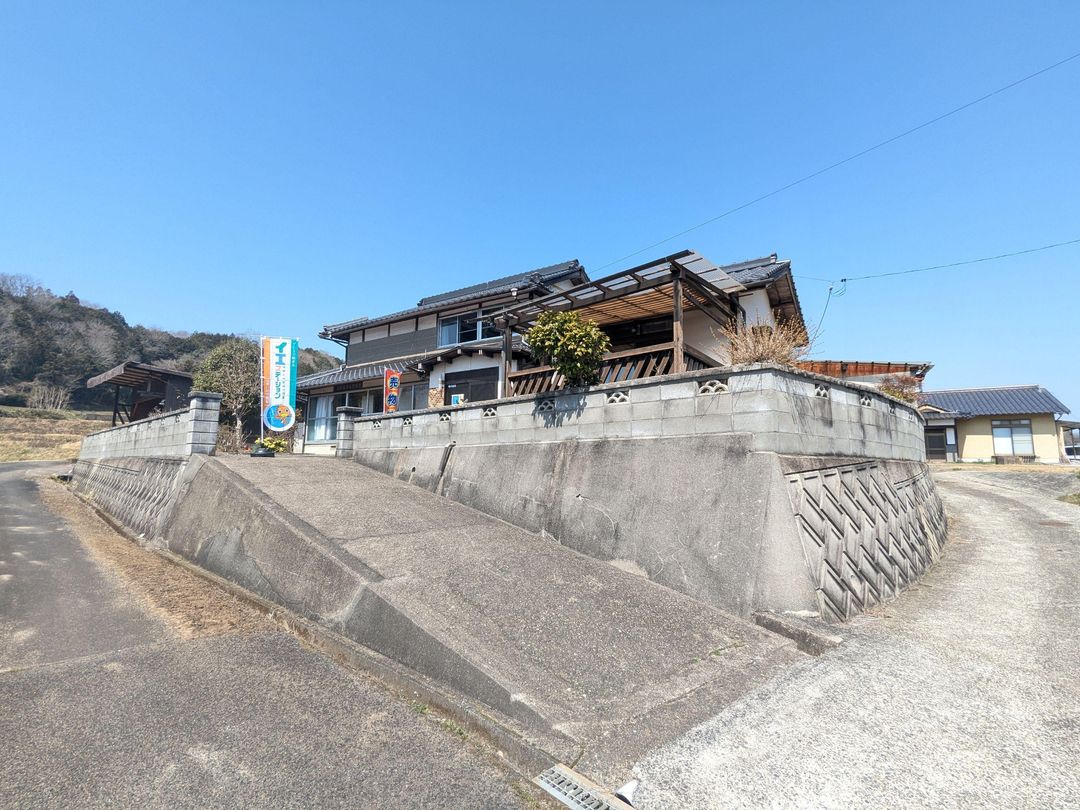 6LDK Detached House with Large Land and Parking in Mimasaka - Thumbnail 2