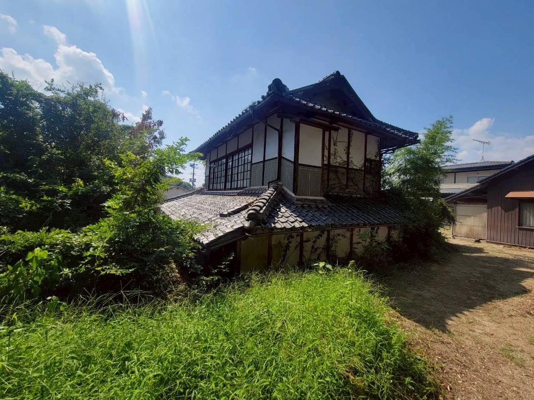 Land with Vacant House for Sale in Soja City, Okayama - Image 1