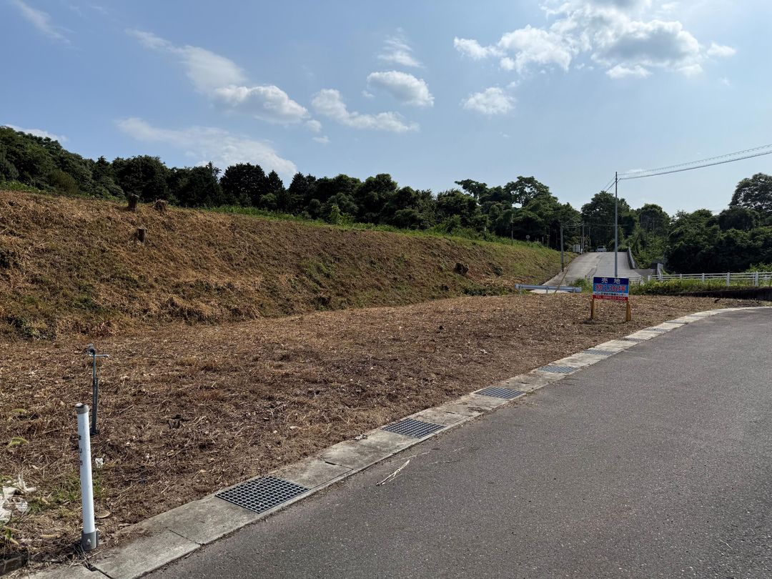 452 sqm Land for Sale in Tsuyama, Okayama - Ideal for Home or Shop - Image 1