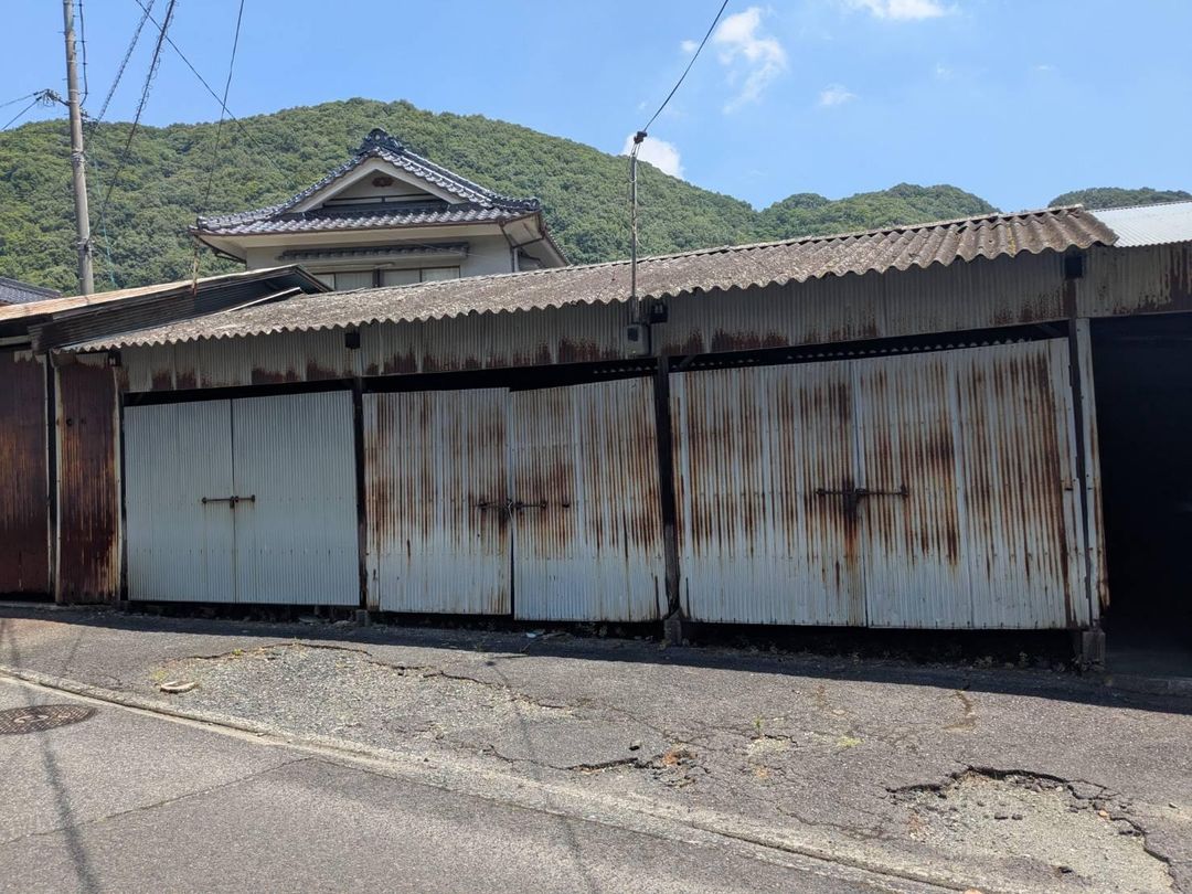Land for Sale in Ibara, Okayama - 295.2 sqm Plot with Parking Income - Thumbnail 2