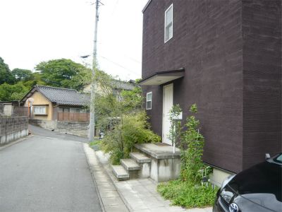 Designer Home with Solar Power & Mountain Views in Tsuyama - Thumbnail 3