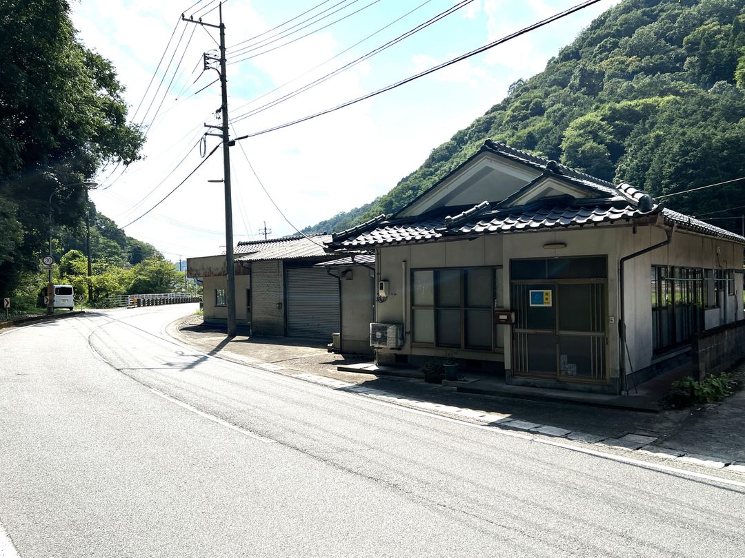 3DK House with Shop & Warehouse for Sale in Misaki, Okayama - Image 1