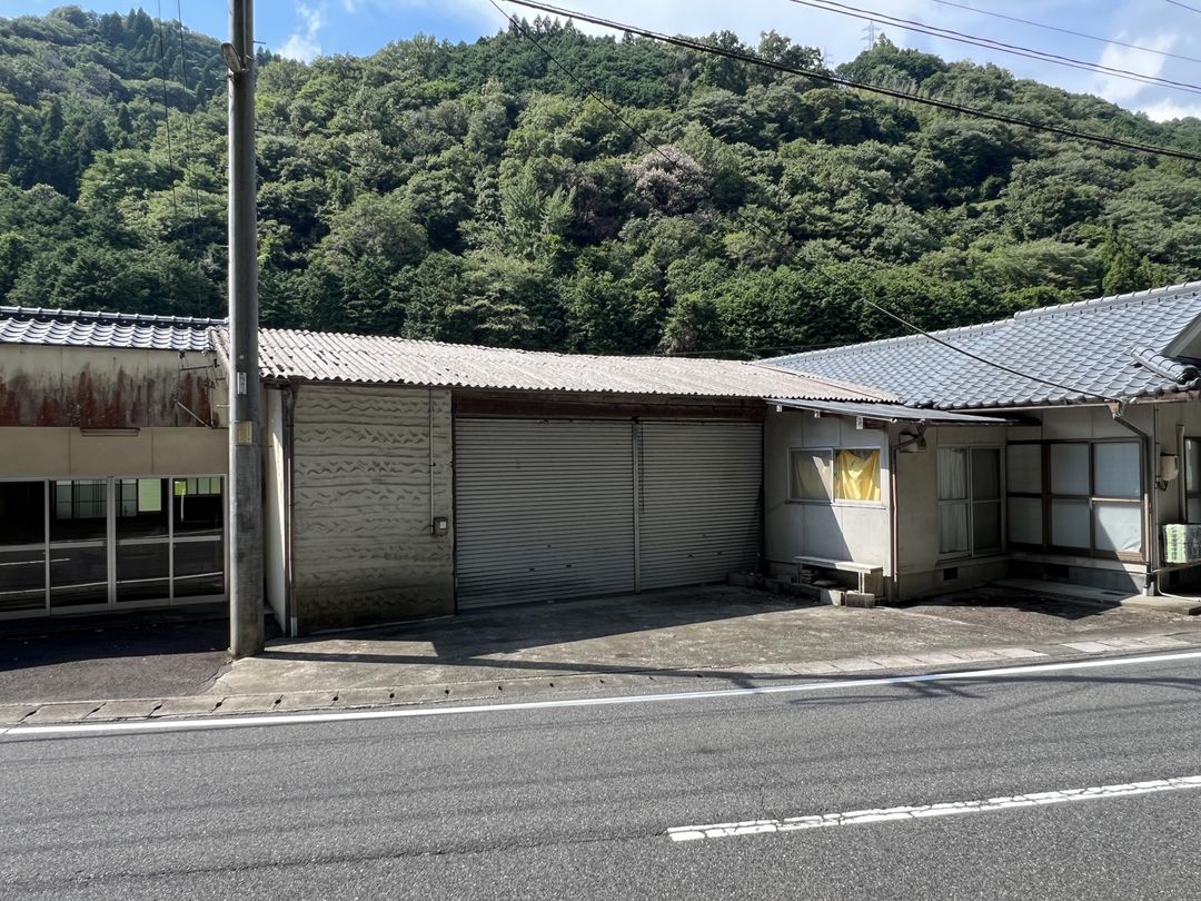 3DK House with Shop & Warehouse for Sale in Misaki, Okayama - Thumbnail 3