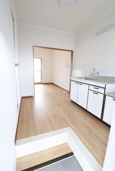 2K Apartment for Rent in Okuizumo, Shimane - 35,000 Yen - Thumbnail 3