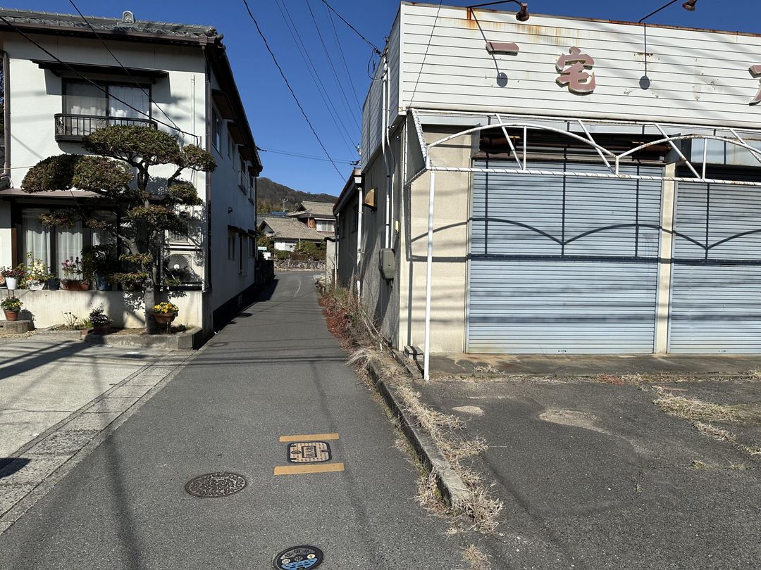 Corner Land Plot with Old House in Tamano, Okayama - Thumbnail 2