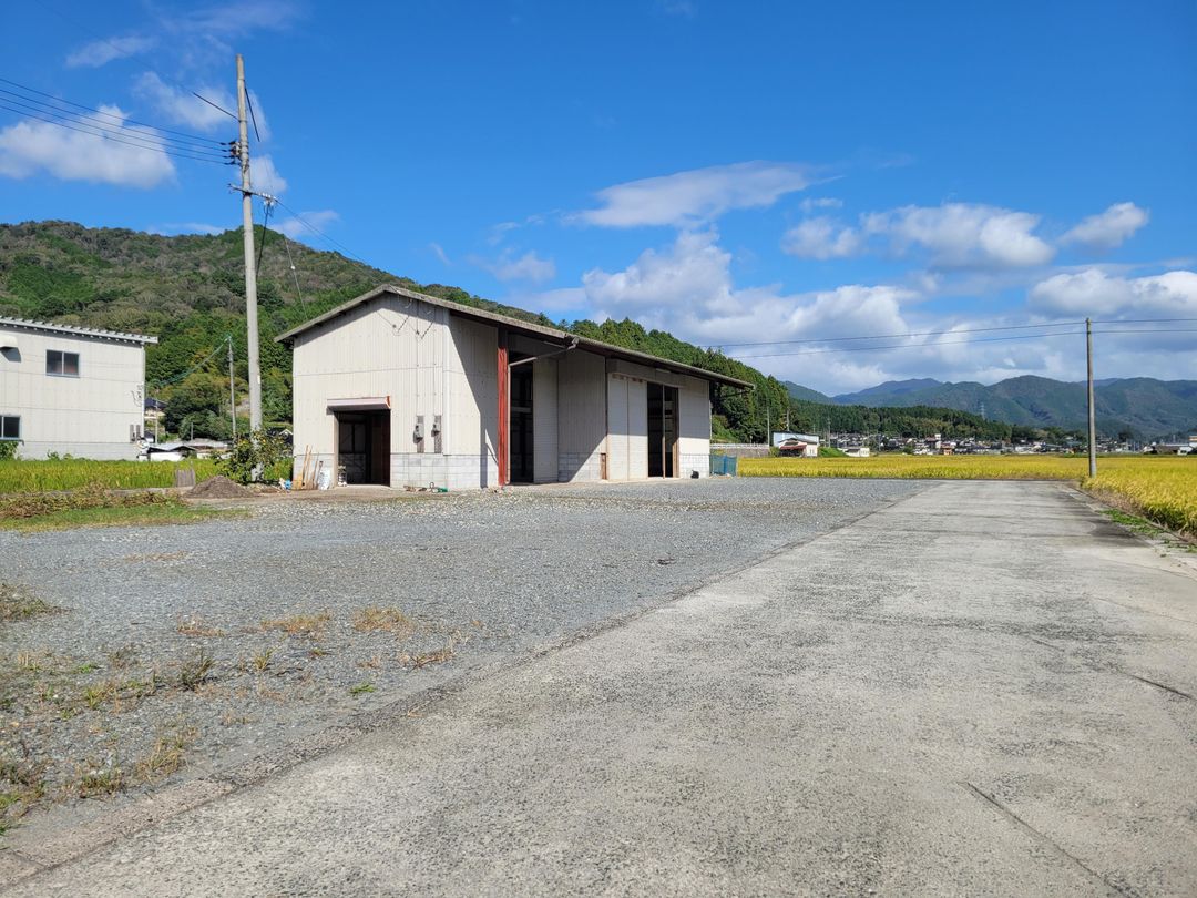 Warehouse for Sale in Maniwa, Okayama - 941 sqm Land, Lift, Crane - Thumbnail 2